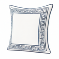 Cojín cuadrado 45 cm blanco y azul con ribete decorativo